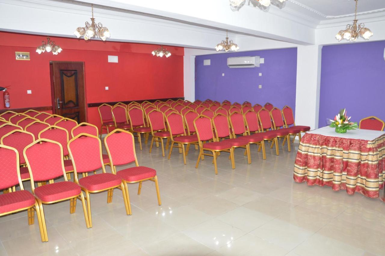 Hotel Vallee Des Princes دوالا المظهر الخارجي الصورة