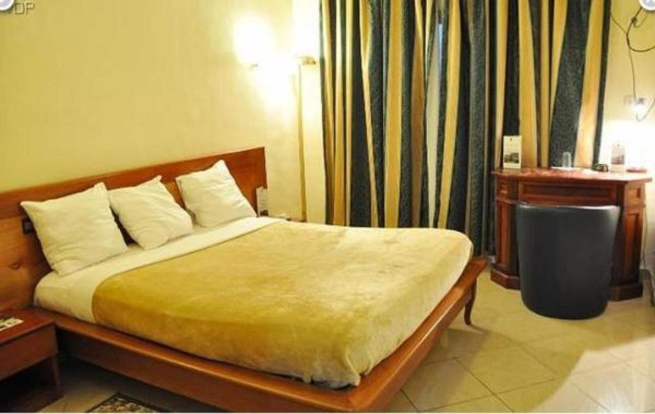 Hotel Vallee Des Princes دوالا المظهر الخارجي الصورة