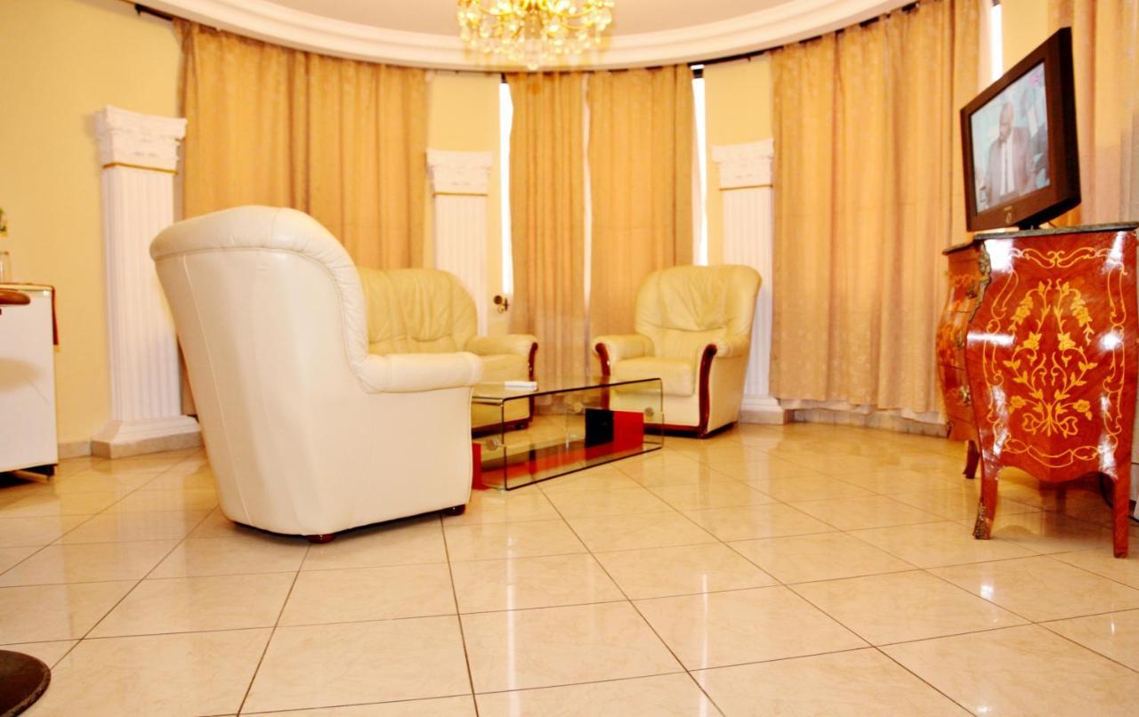 Hotel Vallee Des Princes دوالا المظهر الخارجي الصورة