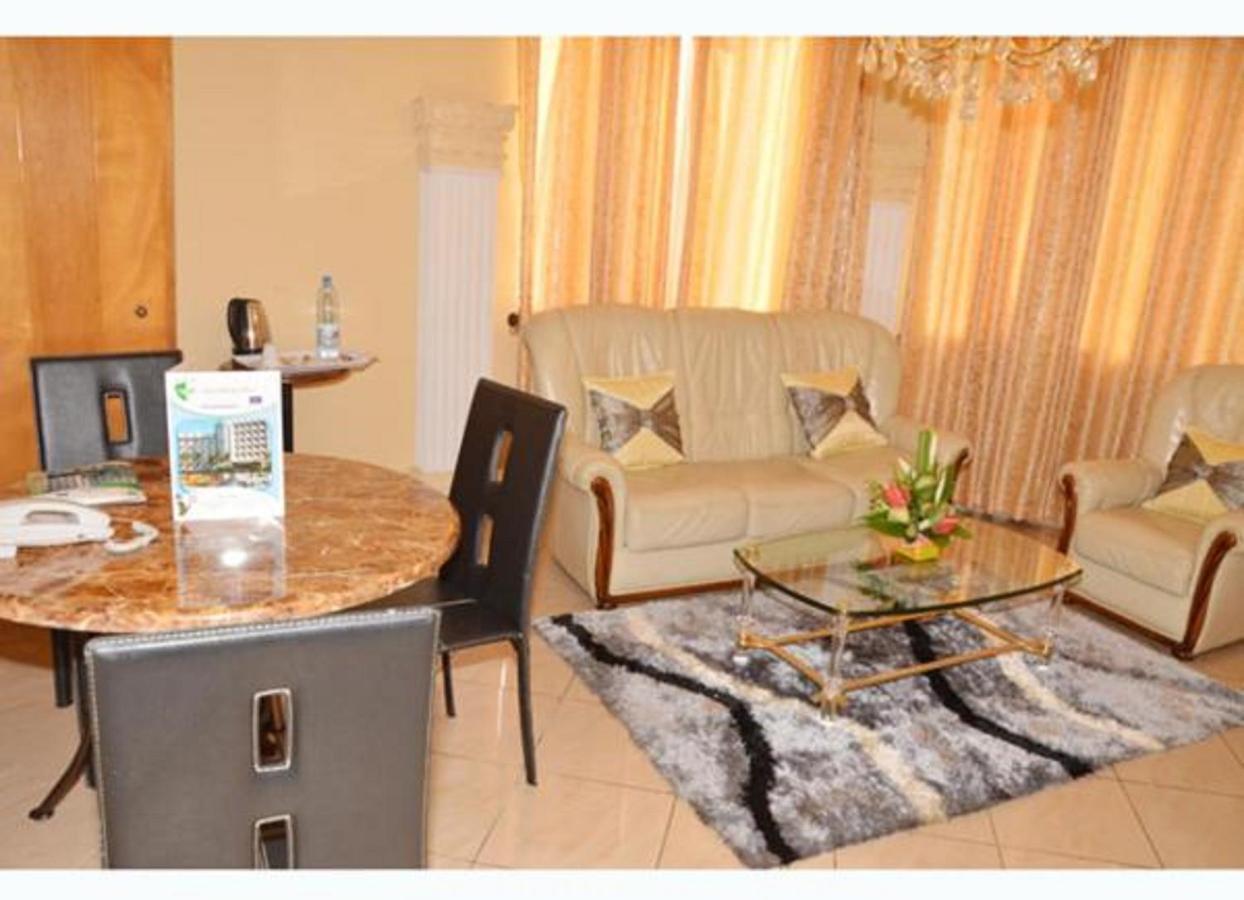 Hotel Vallee Des Princes دوالا المظهر الخارجي الصورة