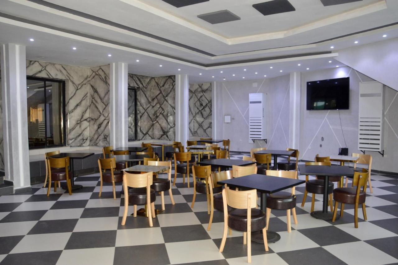 Hotel Vallee Des Princes دوالا المظهر الخارجي الصورة
