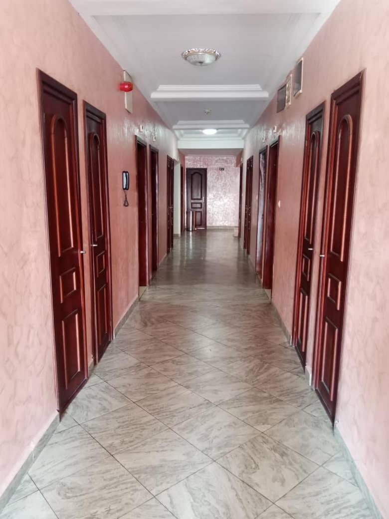Hotel Vallee Des Princes دوالا المظهر الخارجي الصورة
